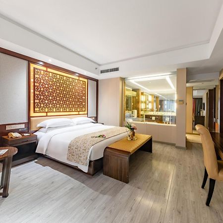 King Royal Hotel Yunfu Bagian luar foto