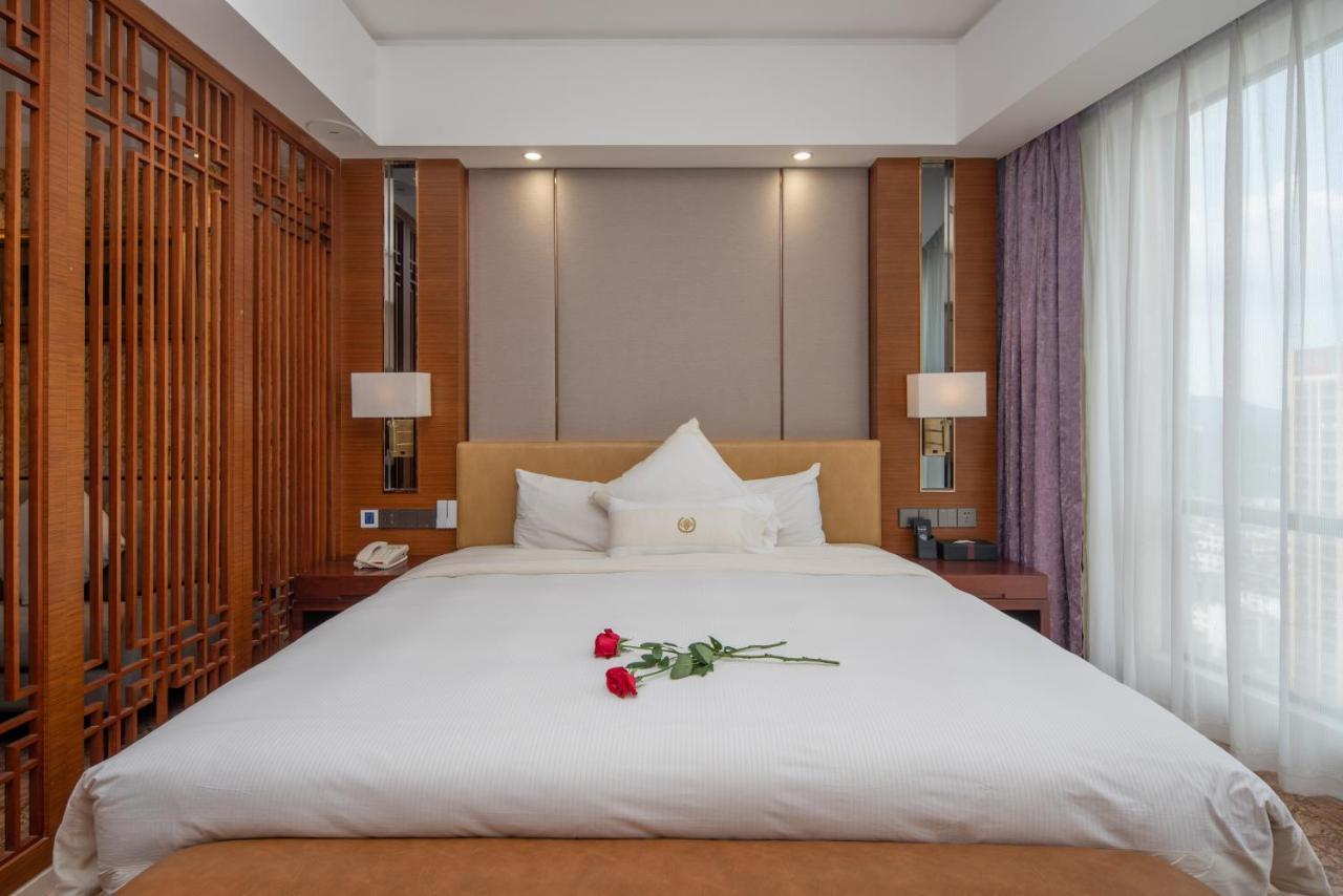King Royal Hotel Yunfu Bagian luar foto
