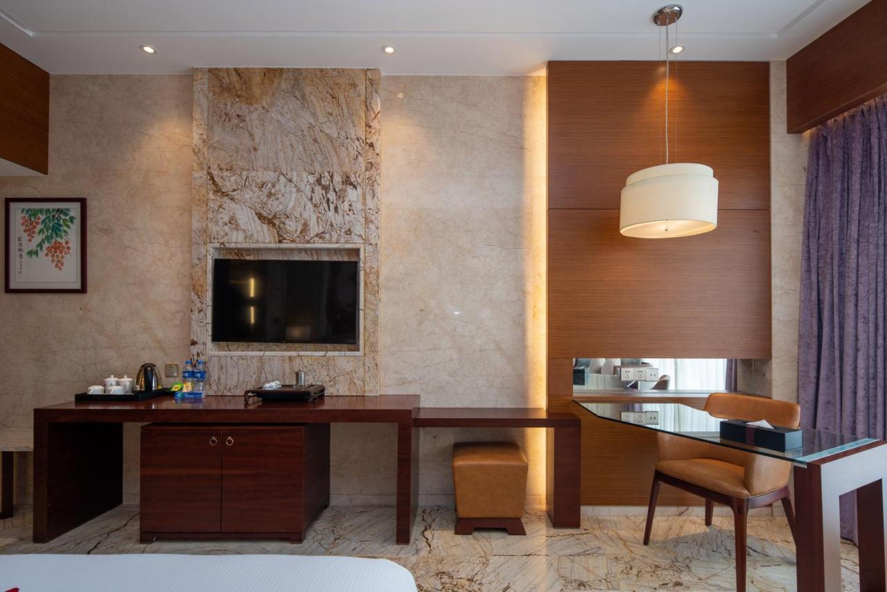 King Royal Hotel Yunfu Bagian luar foto
