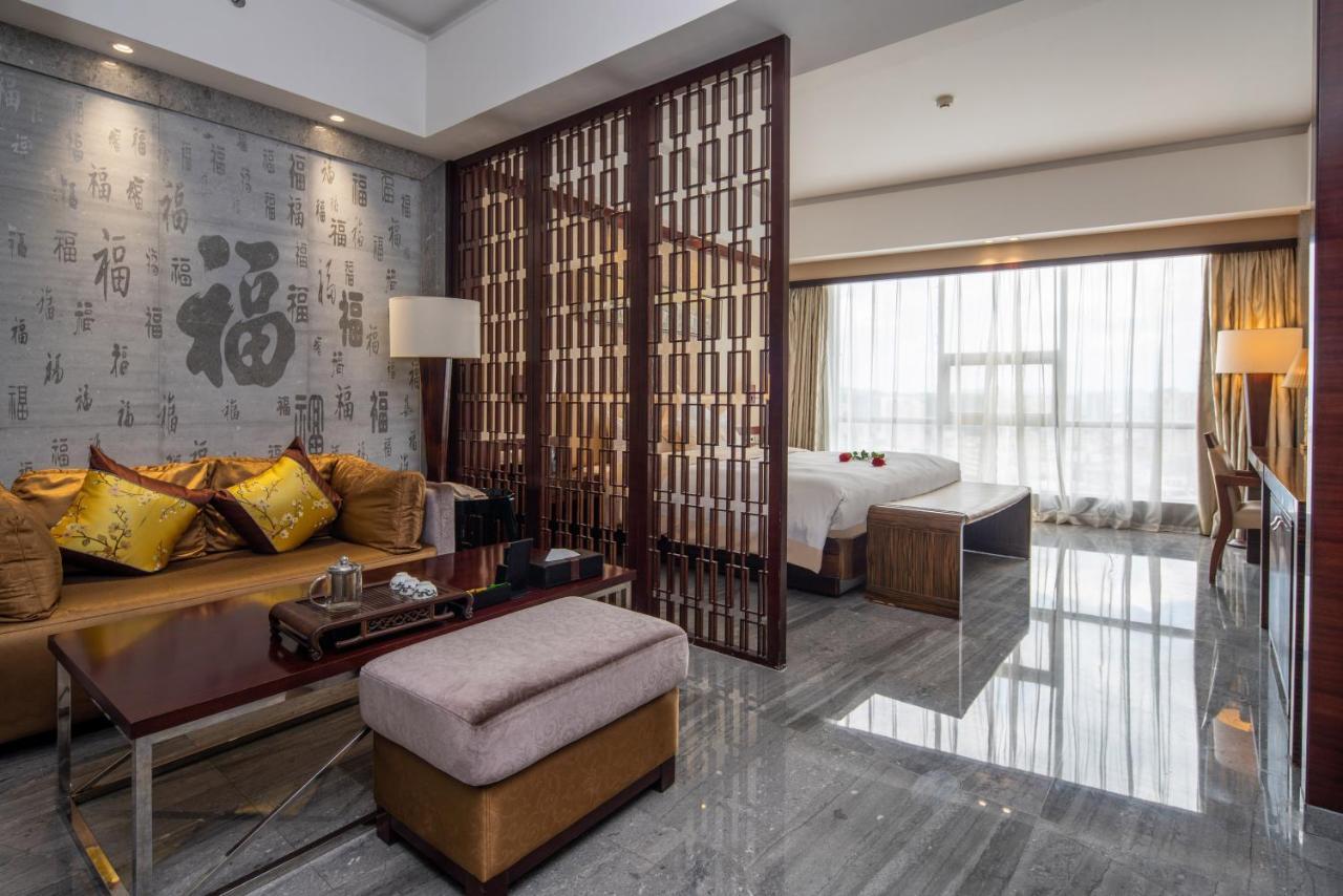 King Royal Hotel Yunfu Bagian luar foto