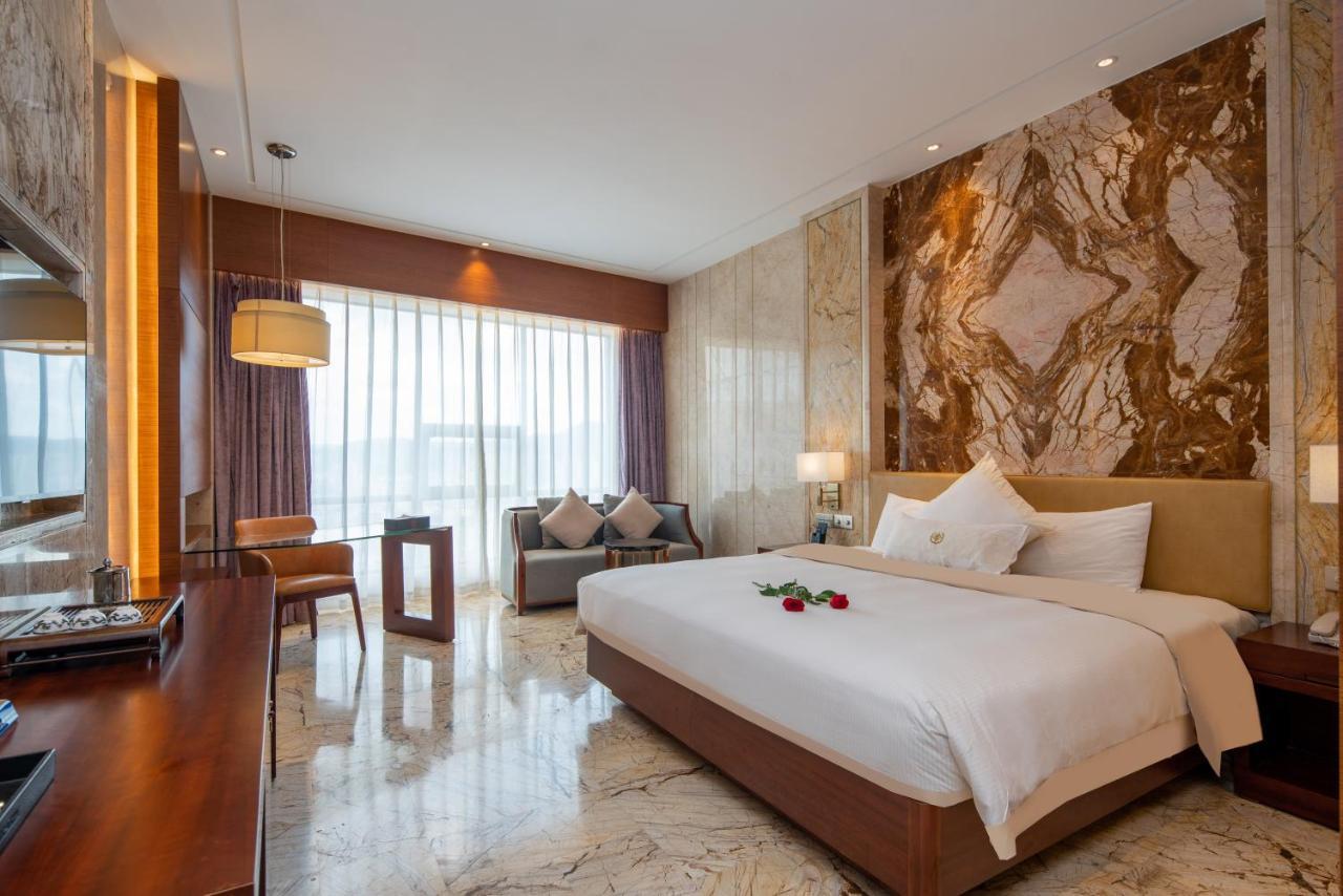 King Royal Hotel Yunfu Bagian luar foto