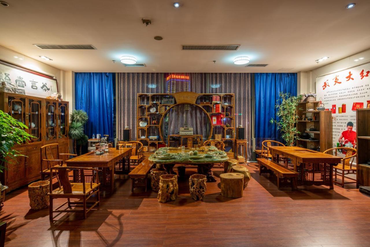 King Royal Hotel Yunfu Bagian luar foto