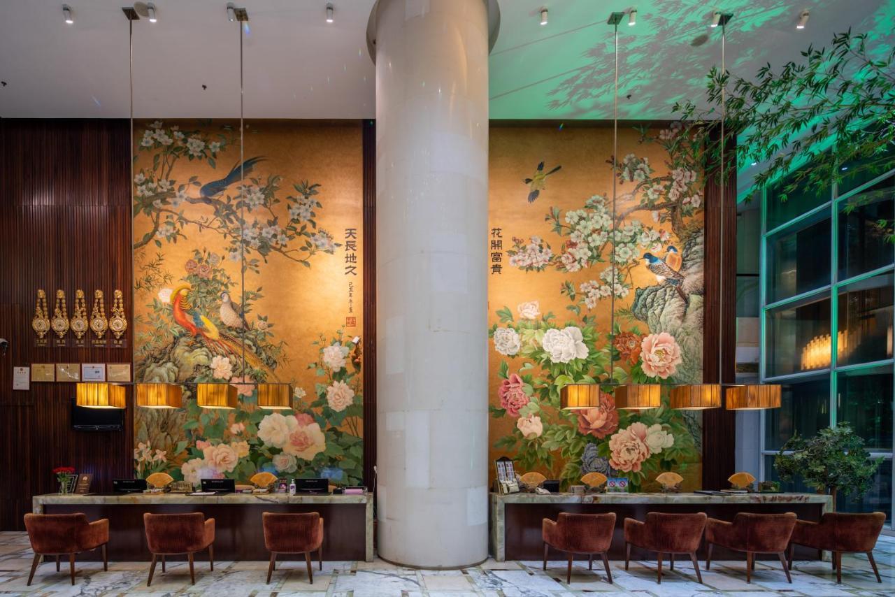 King Royal Hotel Yunfu Bagian luar foto