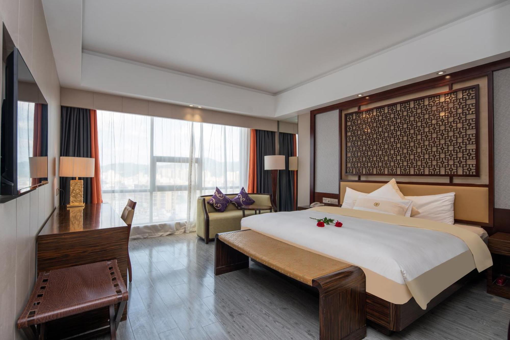 King Royal Hotel Yunfu Bagian luar foto