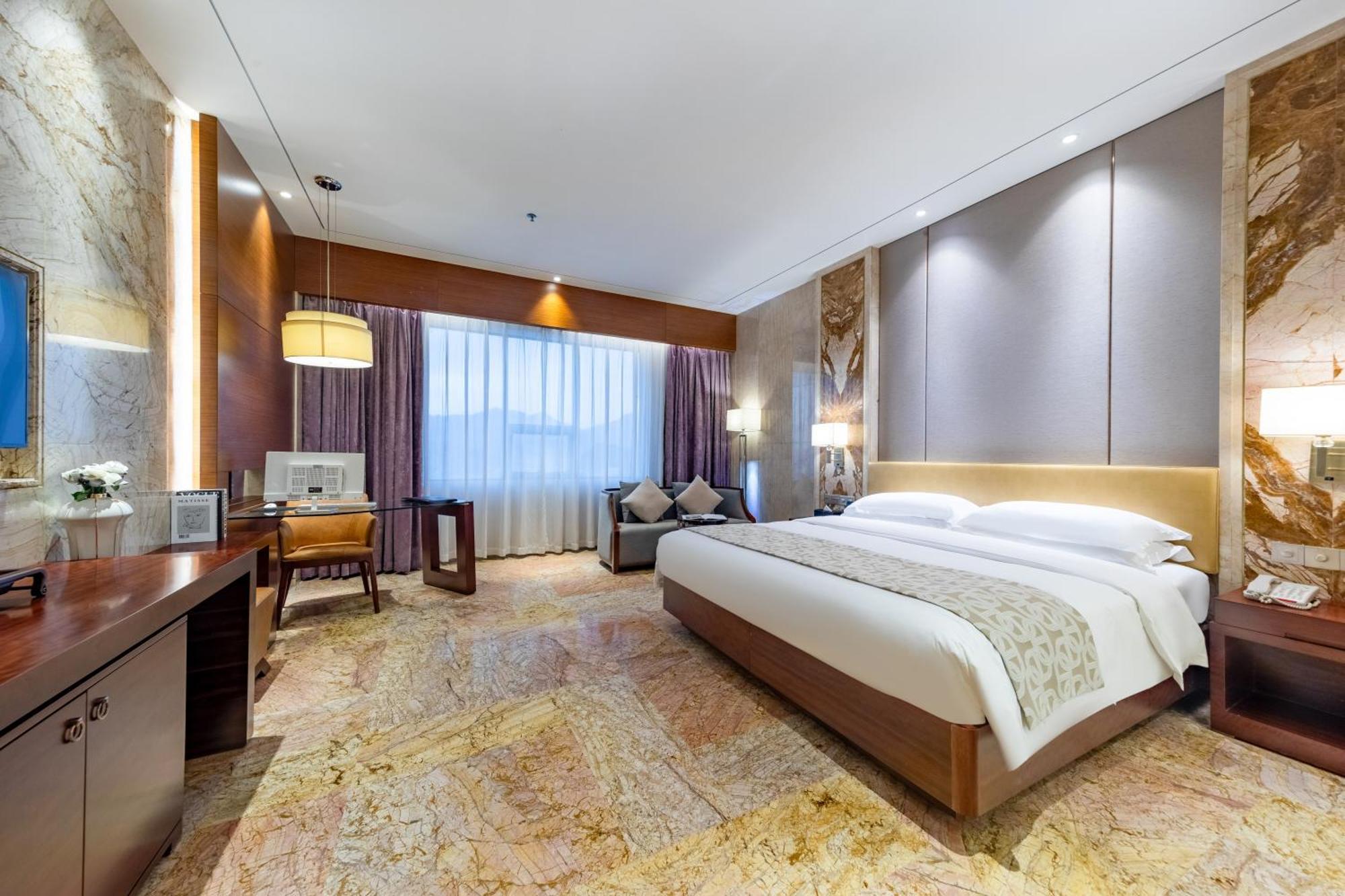 King Royal Hotel Yunfu Bagian luar foto