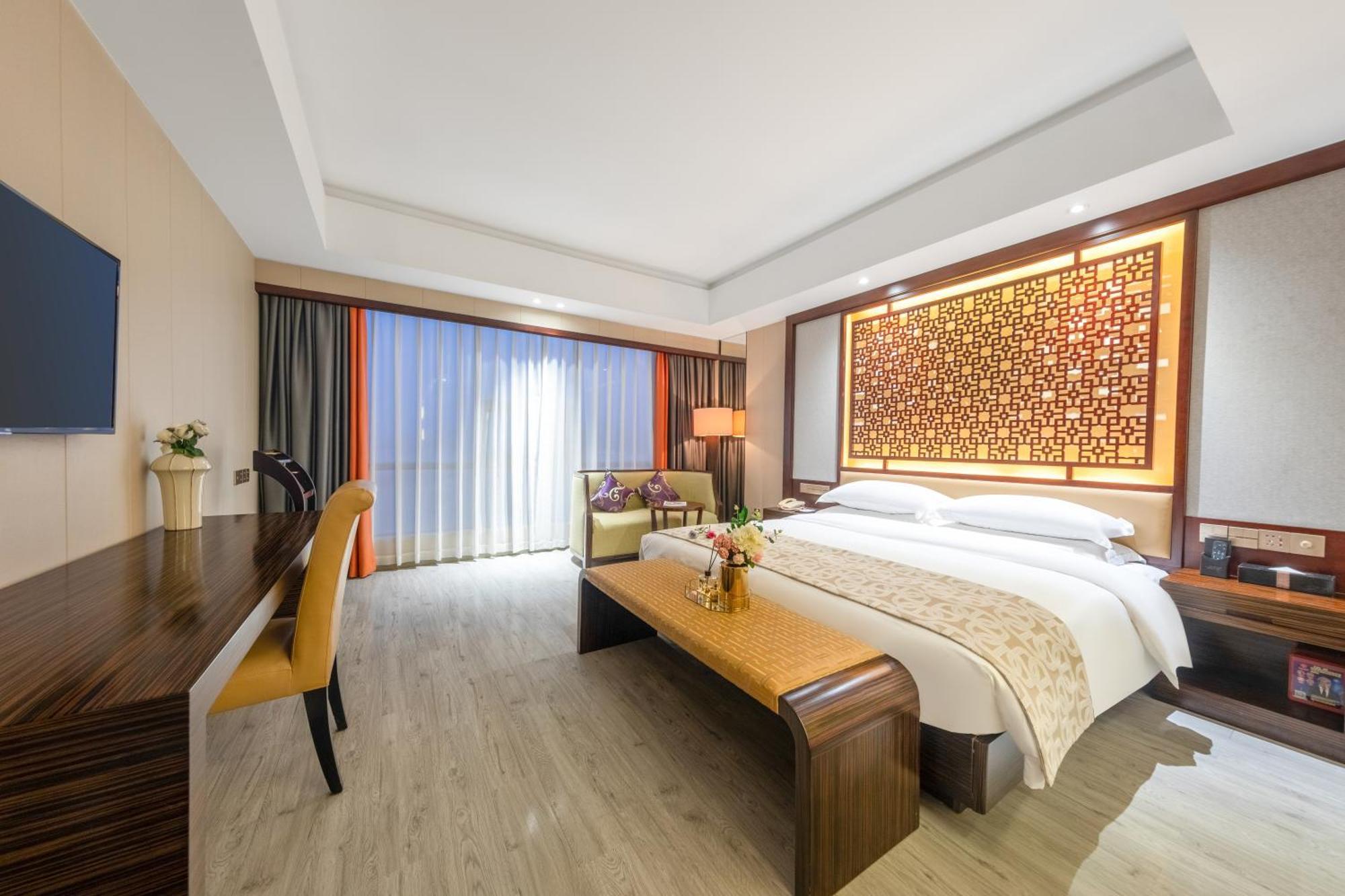 King Royal Hotel Yunfu Bagian luar foto