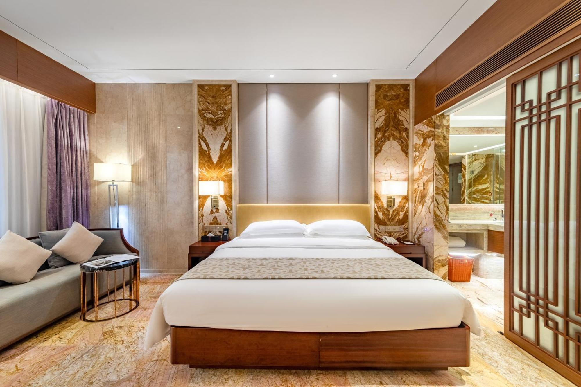 King Royal Hotel Yunfu Bagian luar foto