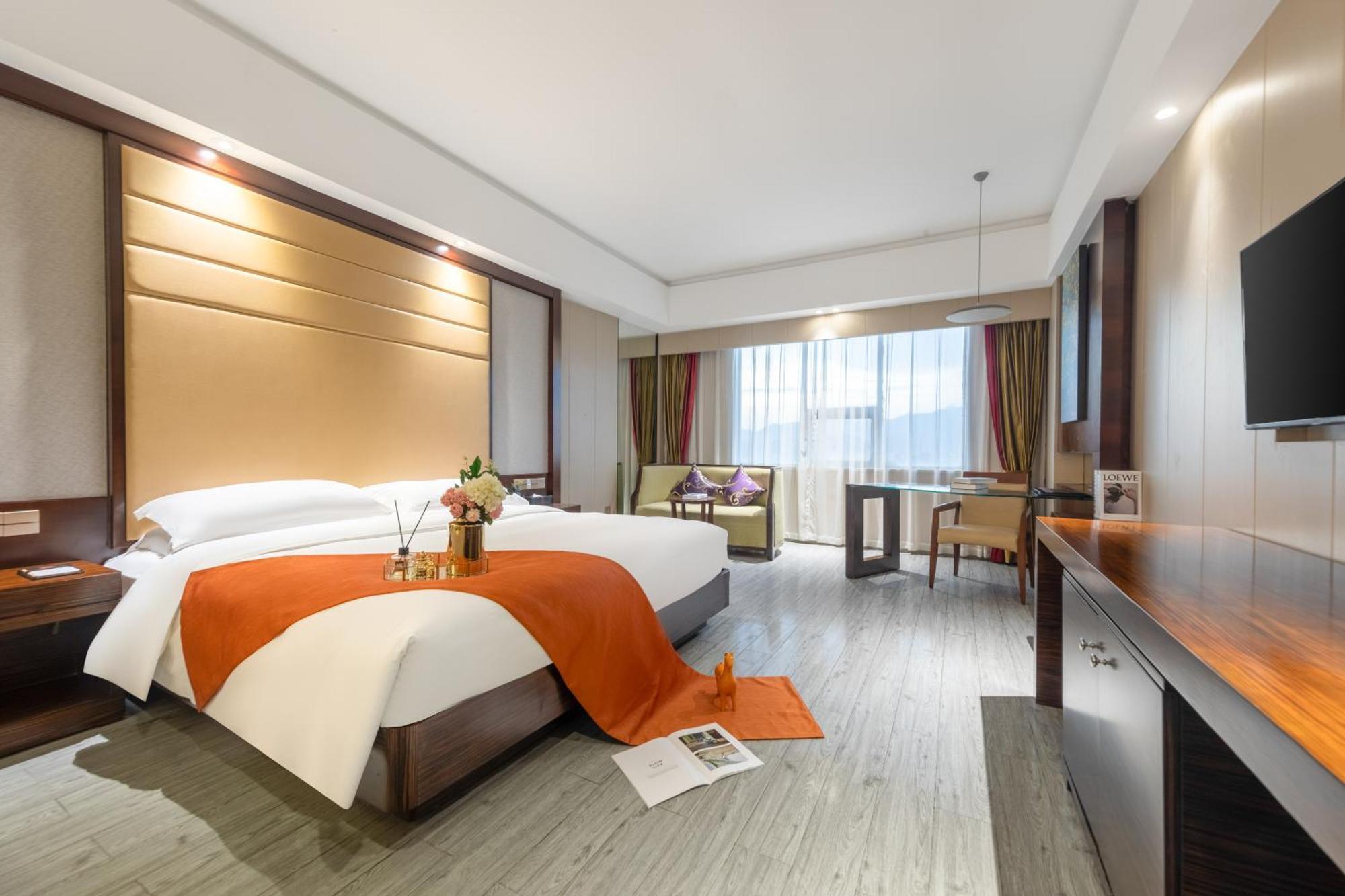 King Royal Hotel Yunfu Bagian luar foto