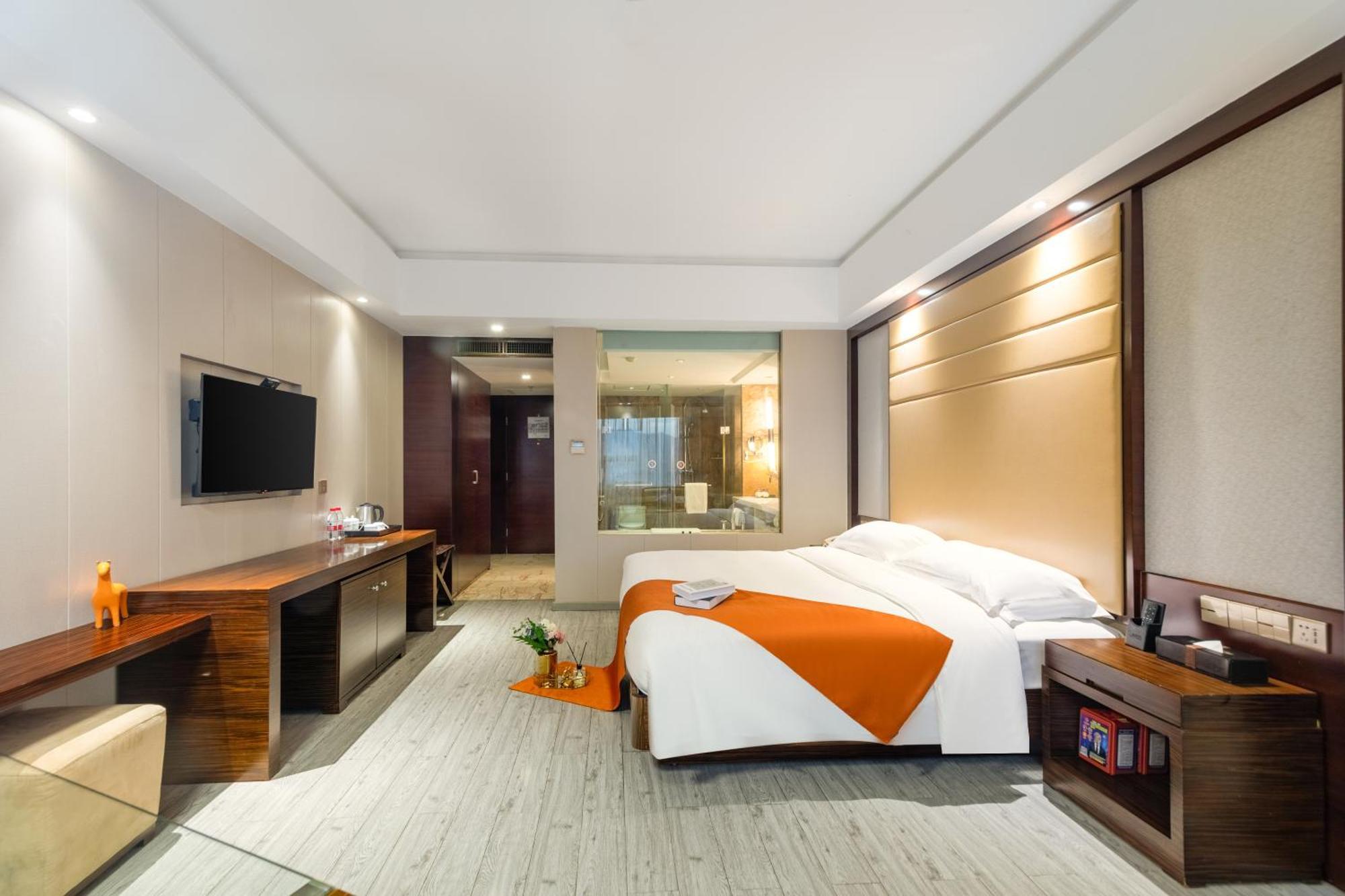 King Royal Hotel Yunfu Bagian luar foto