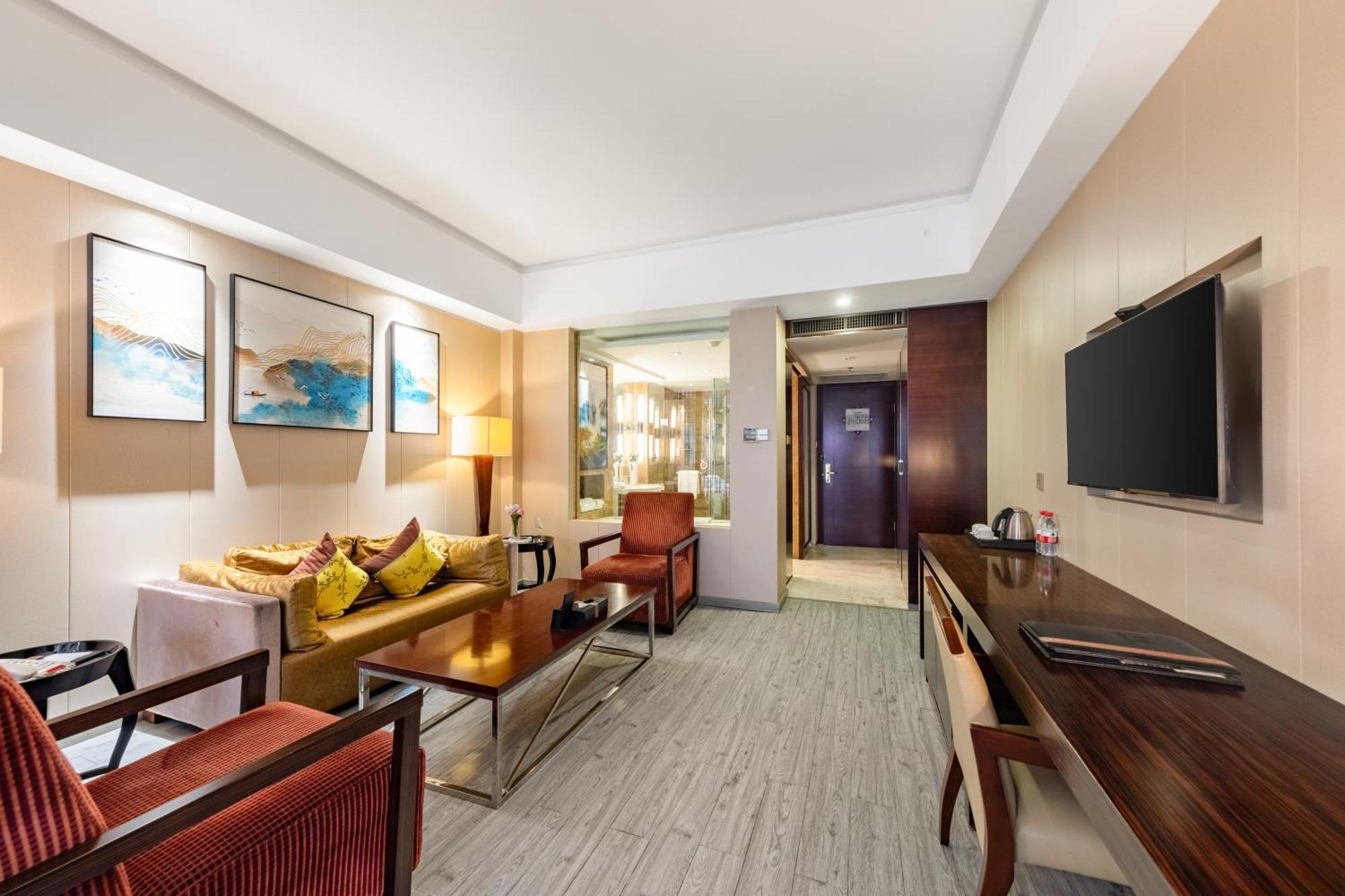King Royal Hotel Yunfu Bagian luar foto