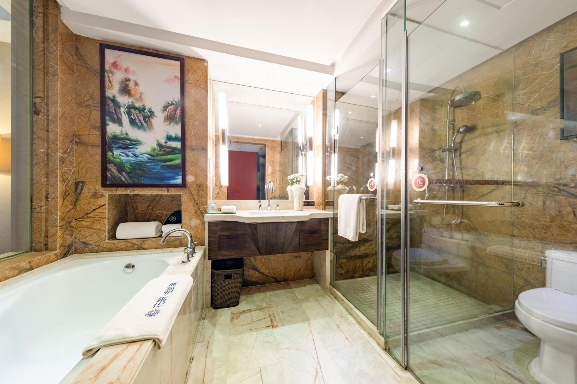 King Royal Hotel Yunfu Bagian luar foto