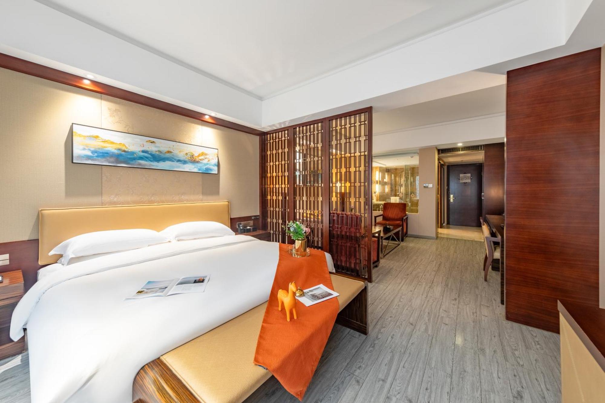 King Royal Hotel Yunfu Bagian luar foto