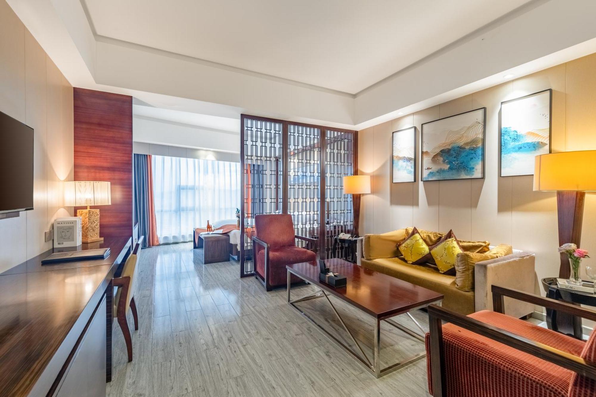 King Royal Hotel Yunfu Bagian luar foto