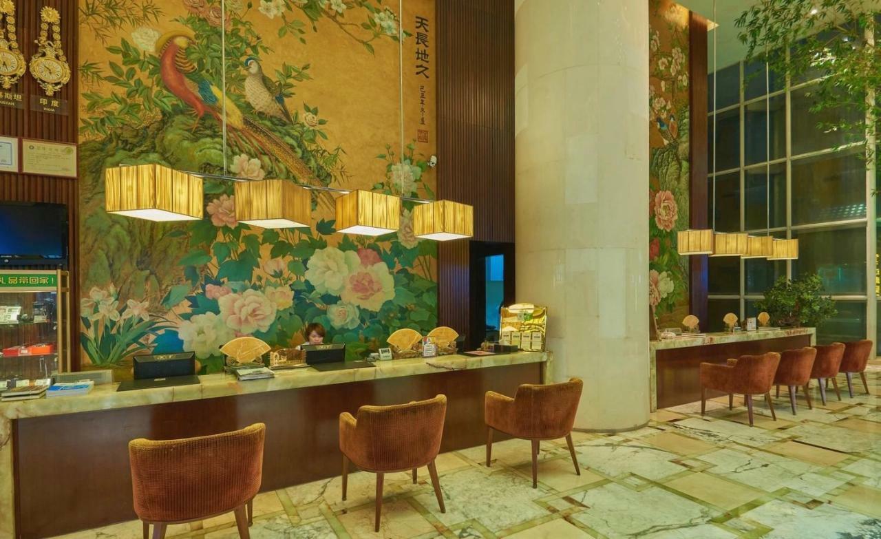 King Royal Hotel Yunfu Bagian luar foto