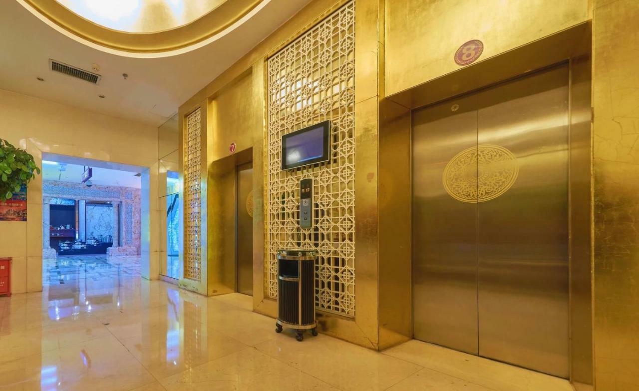 King Royal Hotel Yunfu Bagian luar foto
